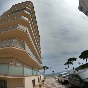 https://apartamento-a-primera-linea-de-mar-en-platja-daro.topcostabravahotels.com